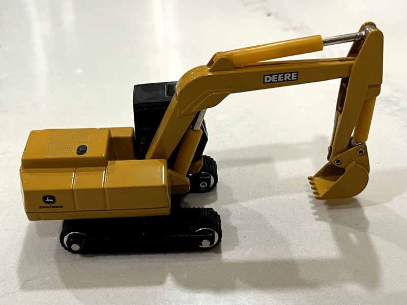 Vintage ERTL® JOHN DEERE® Die-cast Toy Excavator Missing Antenna gallery