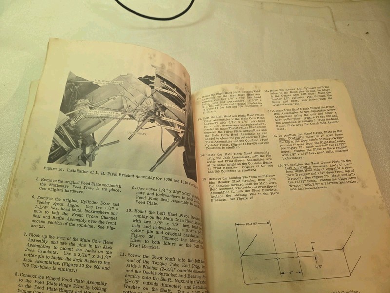 Case 600 800 1000 Combine Corn Head Operator's Manual gallery