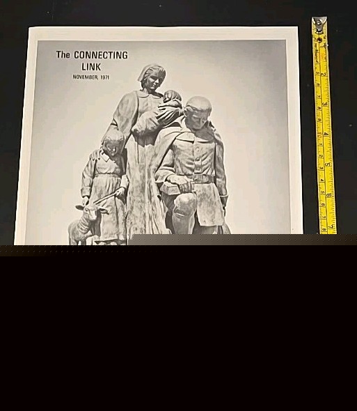 John Deere Waterloo Works November 1971 Connecting Link Vintage Employee Booklet