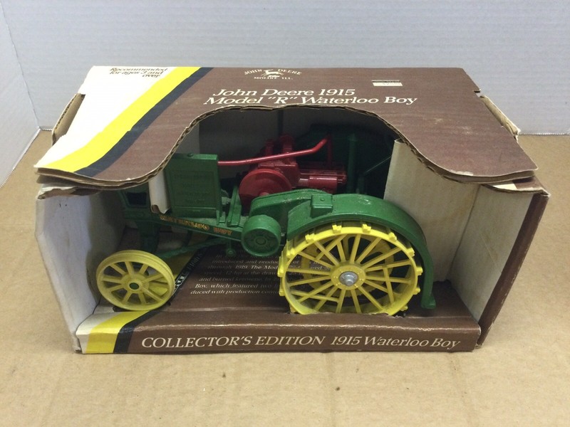 JOHN DEER 1915 MODEL :R: WATERLOO BOY 1/16 TH SCALE NO.559 DIECAST WHEELS1915-19