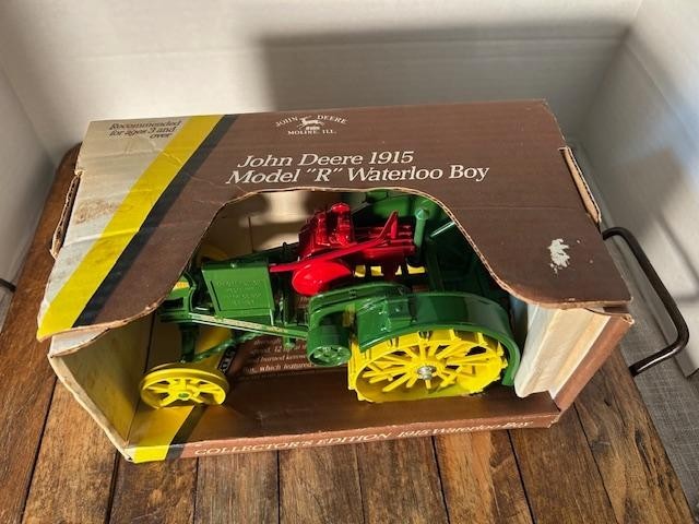 JOHN DEERE 1915 MODEL R "WATERLOO BOY" Ertl 1/16th Scale No. 559 In Original Box gallery