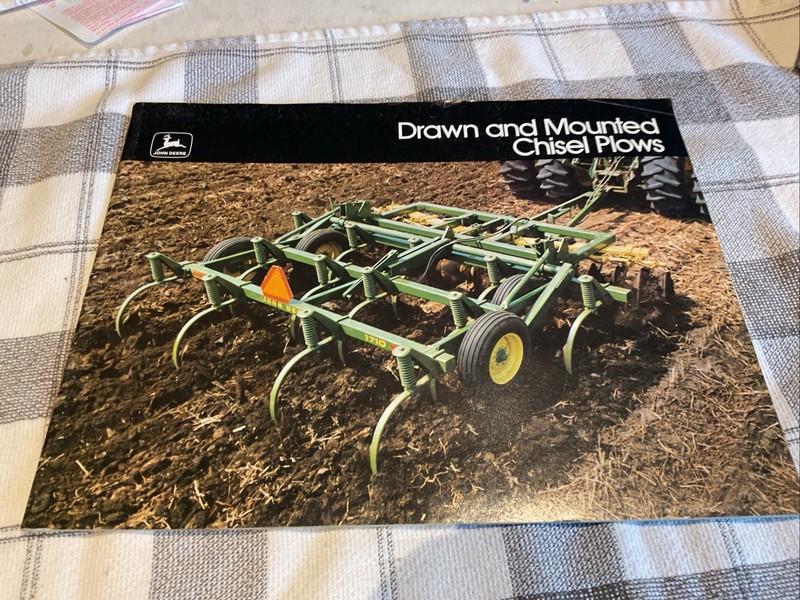 VINTAGE JOHN DEERE 1975 Sales Brochure Drawn and Mounted Chisel Plows # 1710