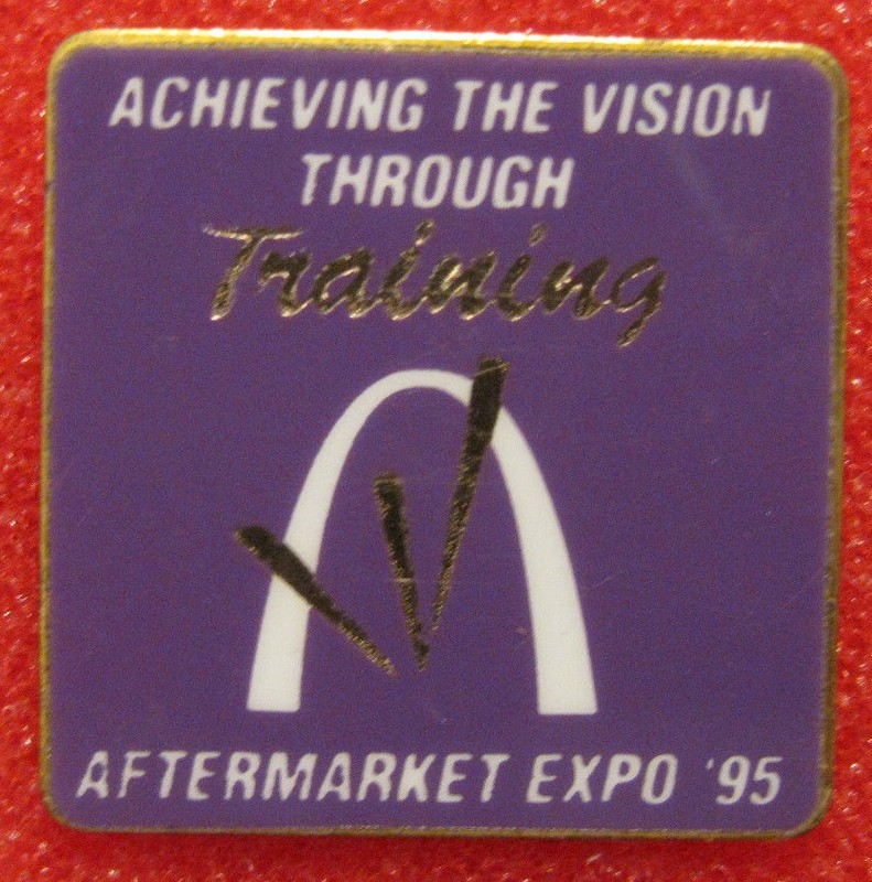 *John Deere HAT LAPEL PIN 1995 Aftermarket Training Expo Collectible St Louis jd