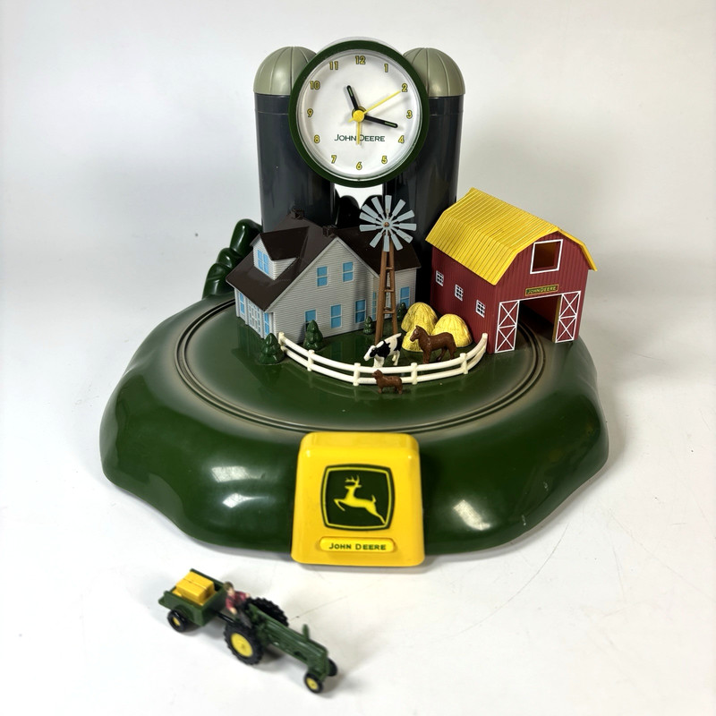 John Deere Motion & Sounds Farm House Barn Clock w/ Tractor & Trailer – WORKS!