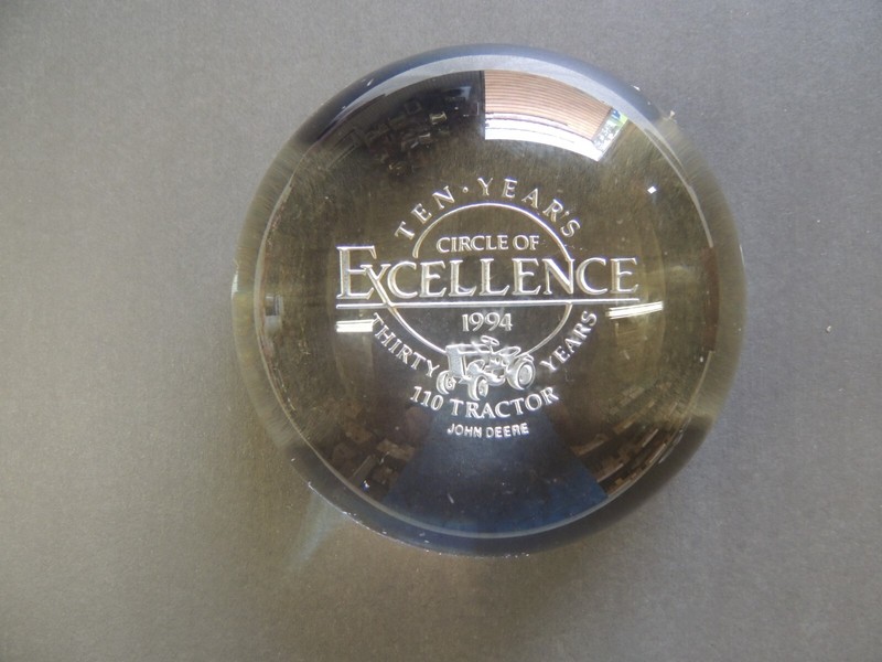 JOHN DEERE clear 1.5 lb. paperweight circle of Excellence 1994 110 Tractor