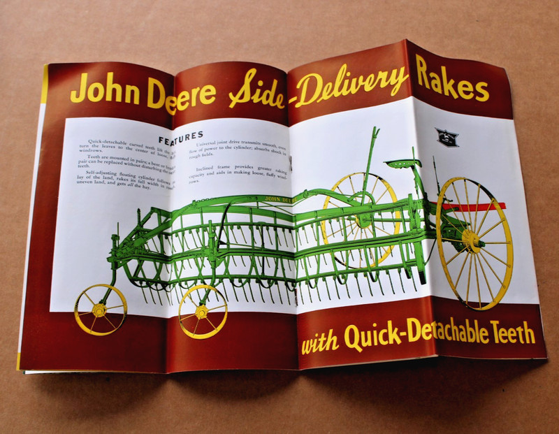COLOR CENTERFOLD GRAPHIC ~1939 JOHN DEERE SIDE DELIVERY RAKE Old Dealer Brochure