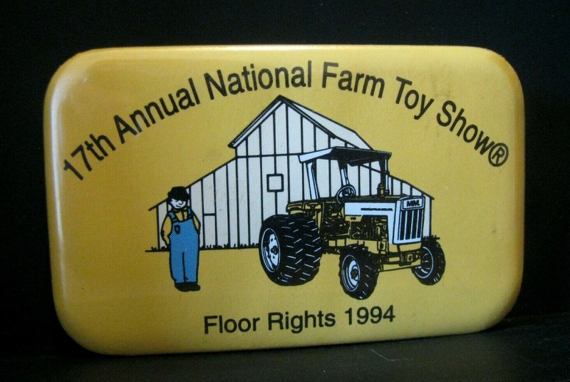 MINNEAPOLIS MOLINE MM G1355 G955 Tractor Pinback Button Pin 1994 Toy Show 17th