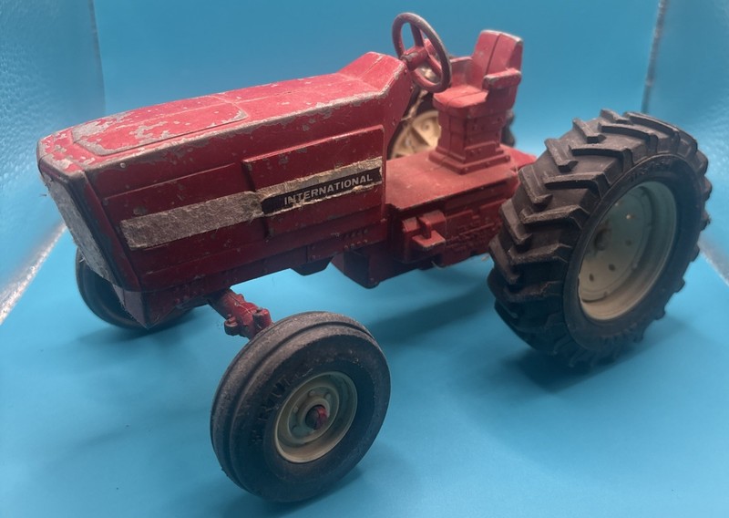 International Toy Tractor Utility Model The ERTL STK. #415 And Trailer