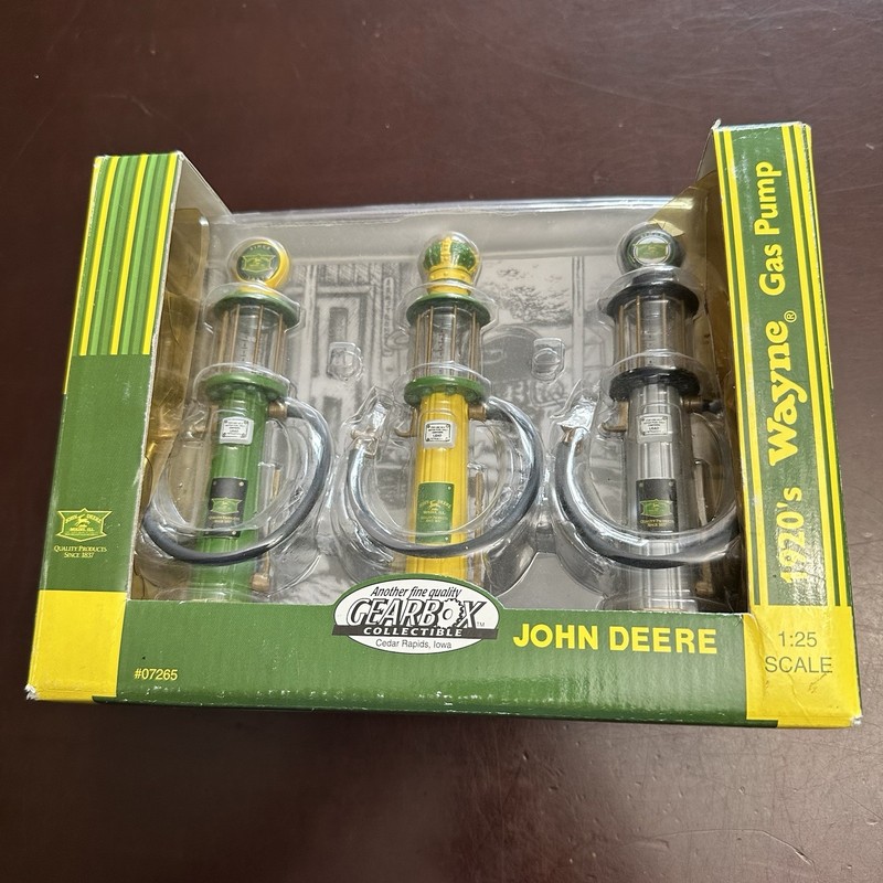 Vintage Gearbox Collectible John Deere 1920's Wayne Gas Pumps 1/25 Scale #07265 gallery
