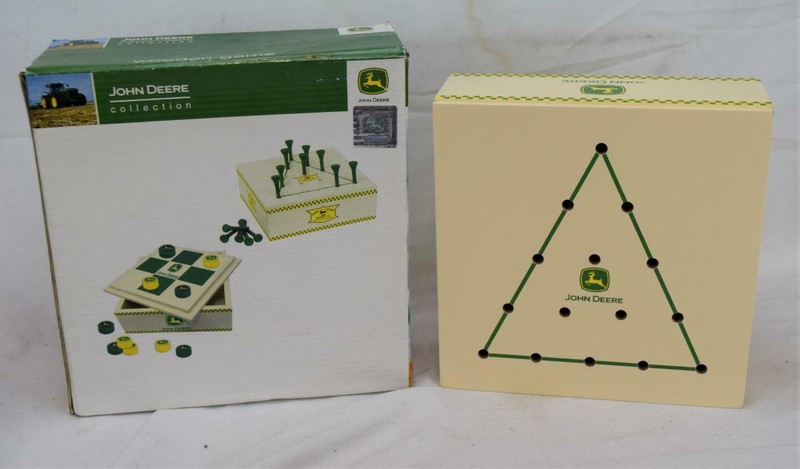John Deere Wooden Tic Tac Toe & Peg Game Set New In Open Box