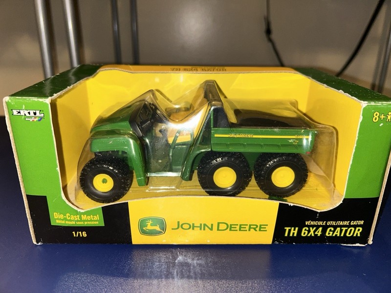 John Deere TH 6×4 Gator 1/16 Die-Cast Metal Vehicle ERTL 2006