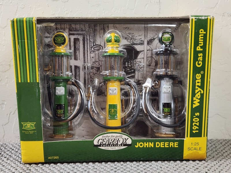 1998 Gear Box Toys Die Cast John Deere 1/25 Scale 1920’s Gas Pumps #07265
