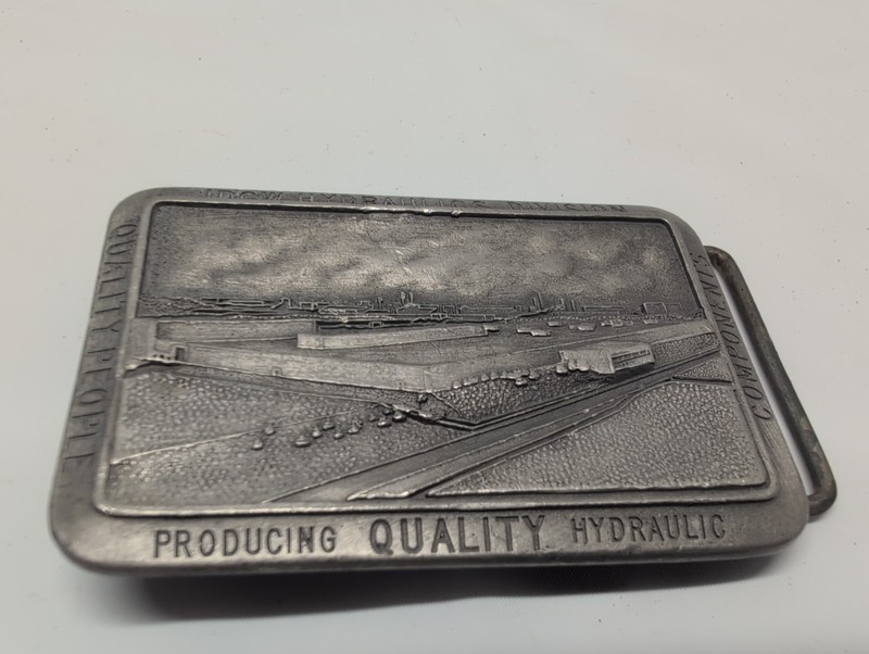 John Deere JDCW Hydraulics Division 1986 Fine Pewter Belt Buckle Spec-Case