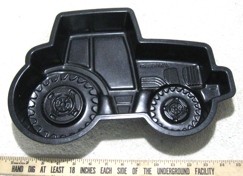 BY SCALE MODELS USA JOHN DEERE TRACTOR SHAPED CAKE PAN 13" DIECAST gallery