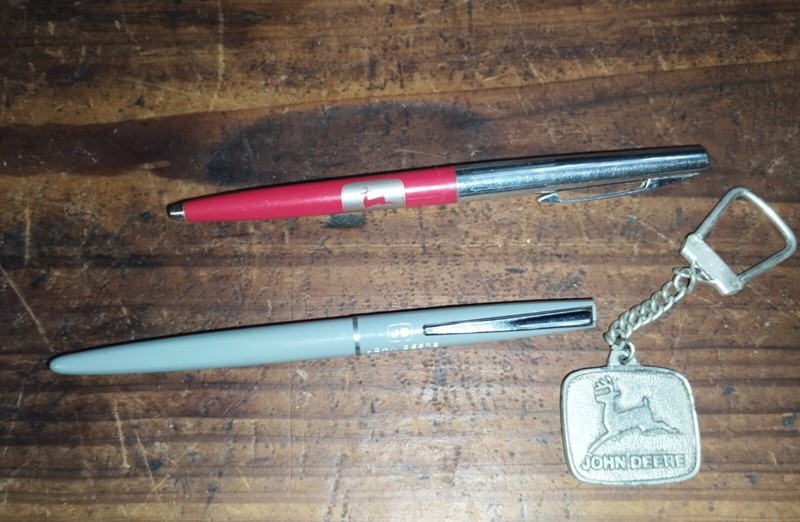 OLD LOT JOHN DEERE ARGENTINA KEYCHAIN & PEN OFFICIAL AGENT + SHEAFFER PEN USA gallery