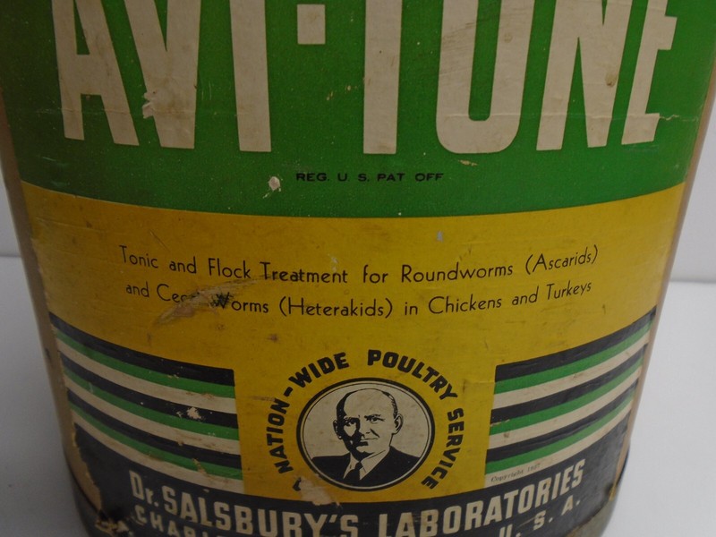 Vintage Dr. SALSBURY'S "AVI-TONE" FARM POULTRY WORM TREATMENT CONTAINER - Empty gallery