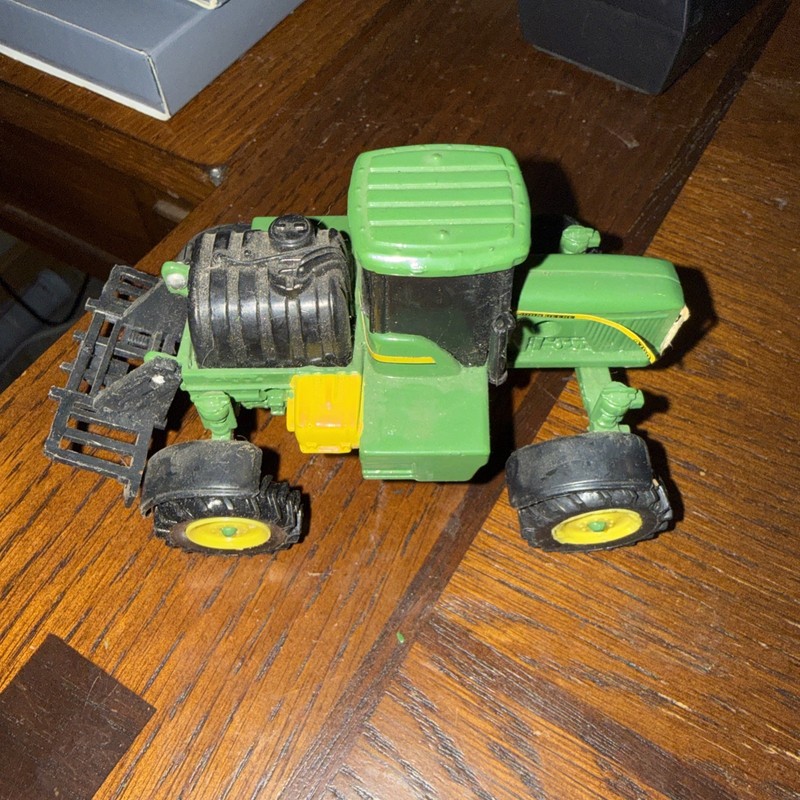 John Deere Tractor Toy Sprayer Officially Licensed 1347Q 4 inch Diecast Green