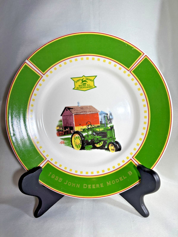 John Deere Collectible dinner plate Tractor Design Green Border (J202)