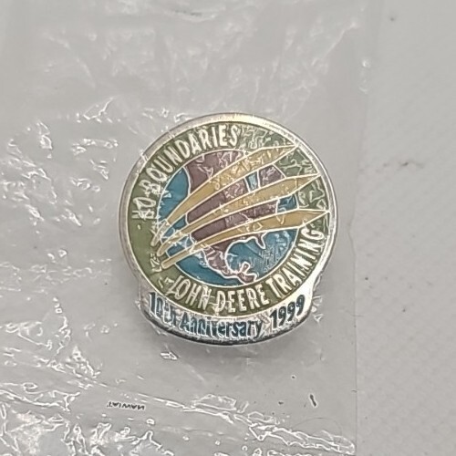 John Deer Tractor No Boundaries Employee training Lapel Hat Pinback VTG 1999