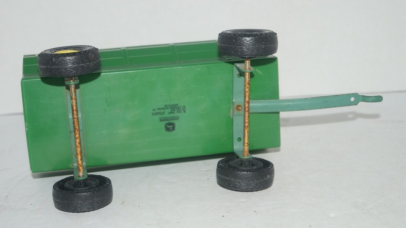 Vintage JOHN DEERE 1:16 Plastic Farm Tractor Flared Wagon Implement by Ertl gallery