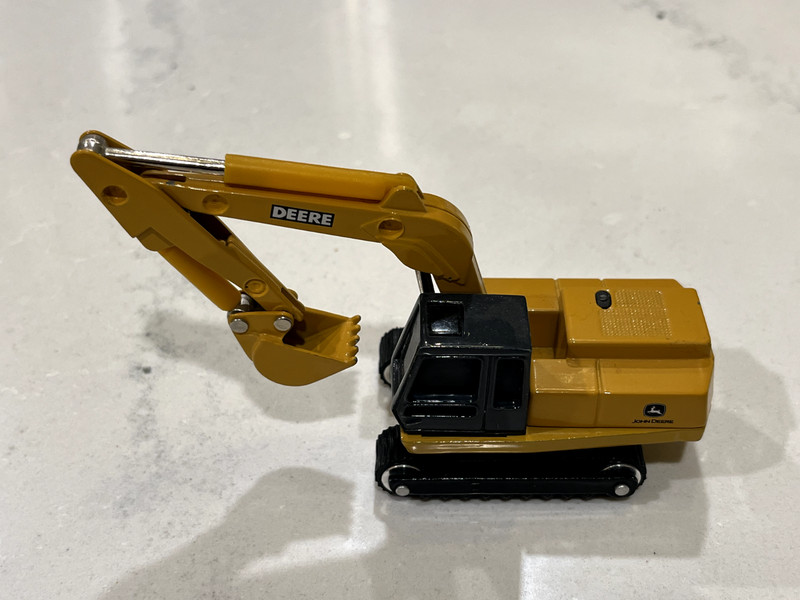Vintage ERTL® JOHN DEERE® Die-cast Toy Excavator Missing Antenna gallery
