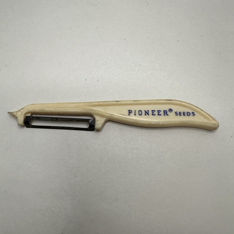 Vtg Pioneer Seed Corn Agriculture Advertising Farming Vegetable peeler