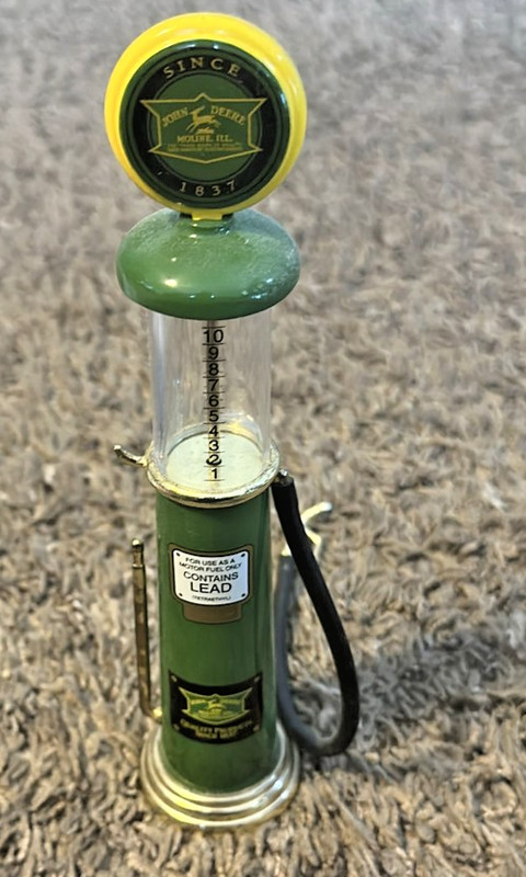 John Deere 1950s Style Gas Pump Diecast Coin Bank 8″ Collectible
