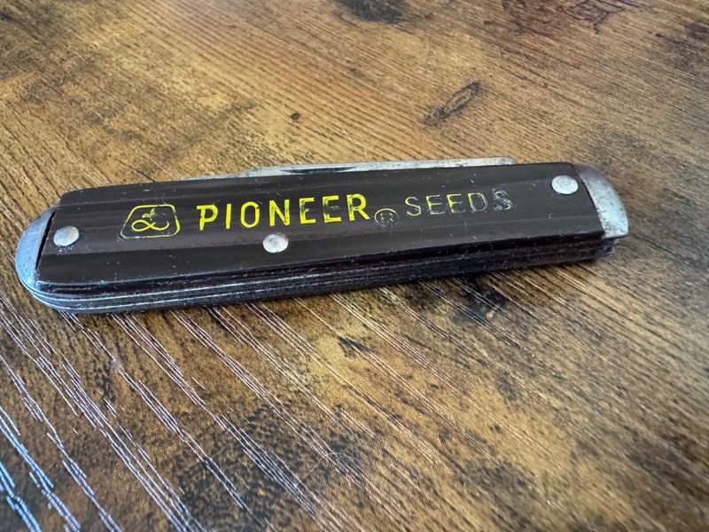 Vintage Pioneer Seed Corn Pocket Knife Usa Made Dealer Salesman