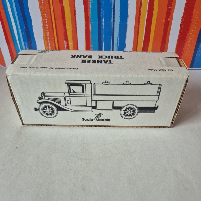 Ertl John Deere Hy Gard Tanker Truck Bank original box black in color with key gallery