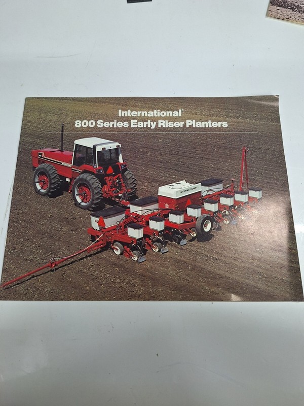 1980 International 800 Series Early Riser Planters Catalog 16 pages