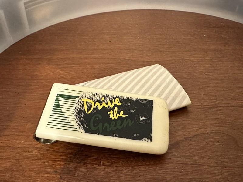 JOHN DEERE MONEY CLIP GOLF EVENT PRIZE DRIVE THE GREEN BRAND NEW