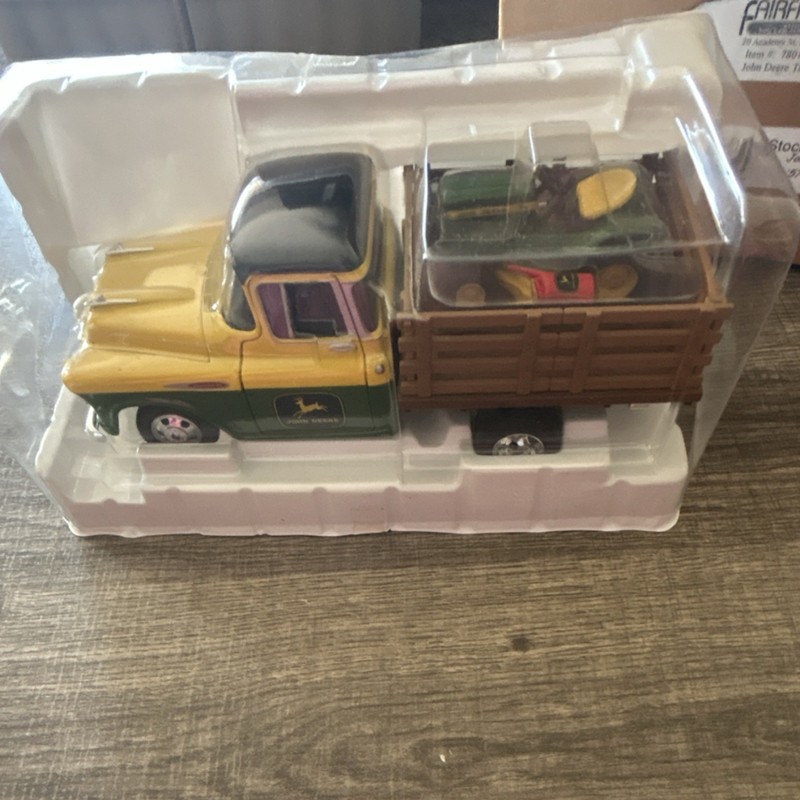 John Deere ’57 Chevy Truck & Lawn Tractor Die-Cast Toy, Agriculture New