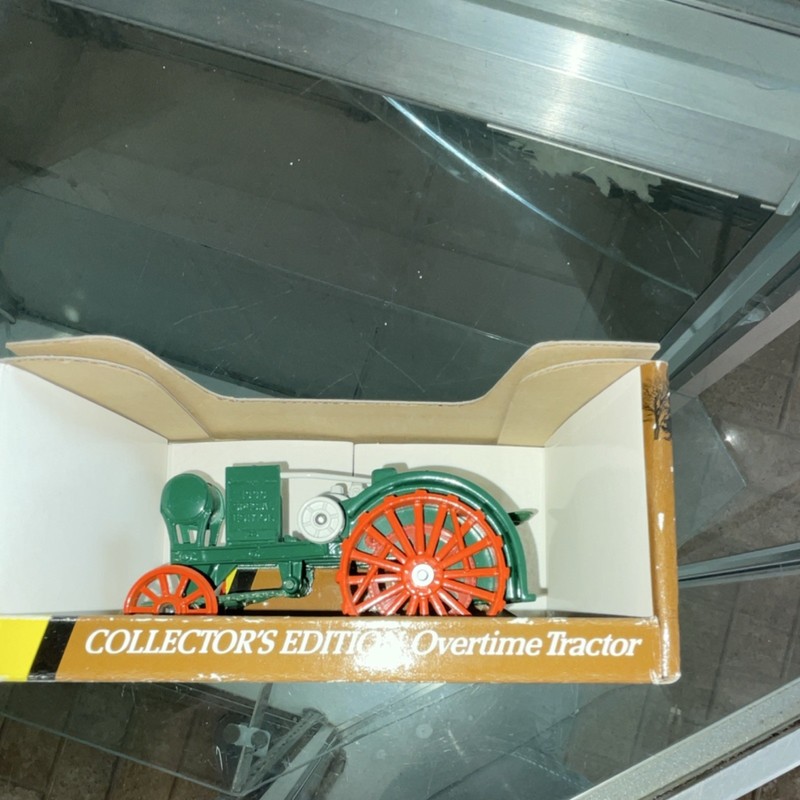 John Deere Overtime Tractor Collector's Edition 1/32 Scale Die-Cast Toy gallery