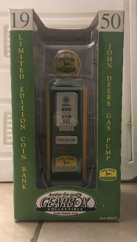 1997 JOHN DEERE GAS PUMP COIN BANK REPLICA 1950 GEARBOX