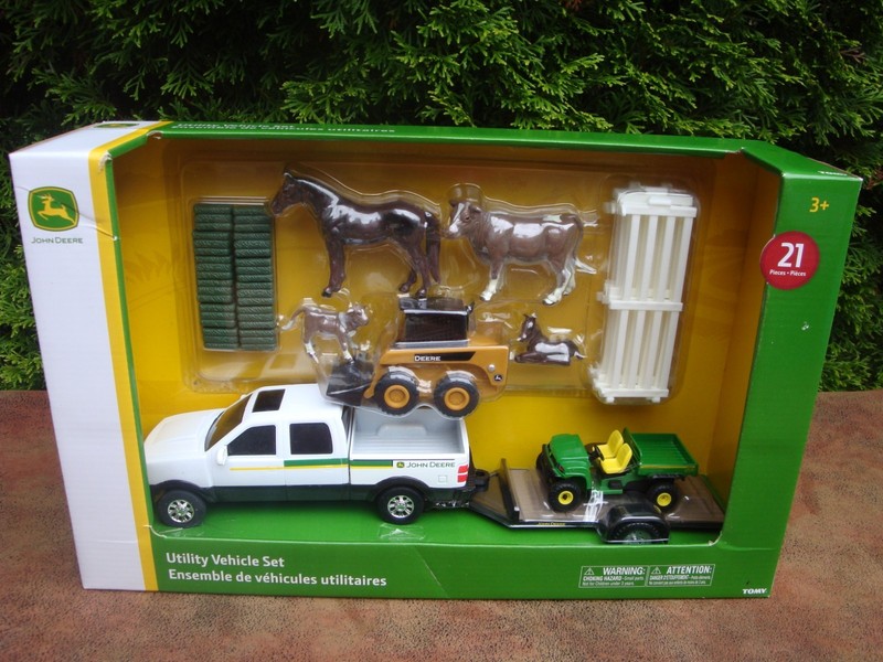 John Deere 21 piece Utility Vehicle Set Die Cast by Tomy (2019) NEW