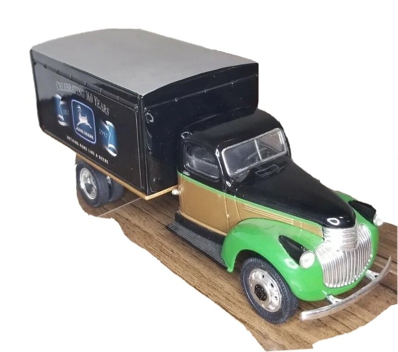 Vintage 1997: Liberty Classics John Deere 1942 Chevrolet Truck Die-Cast Bank