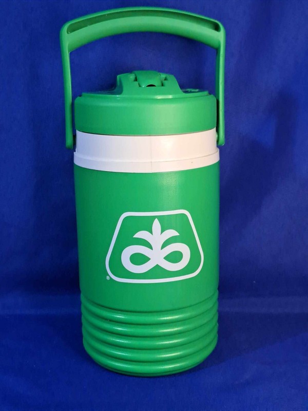 Pioneer Seed Corn Igloo 1/2 Gallon Water Jug Cooler with Spout Excellent Shape