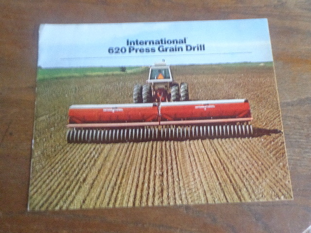 1973 International Harvester 620 Press Grain Drill Sales Brochure Tractor