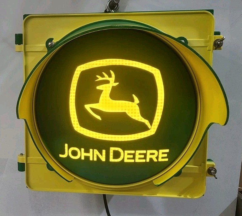 JOHN DEERE 12 INCH SHOP LIGHT
