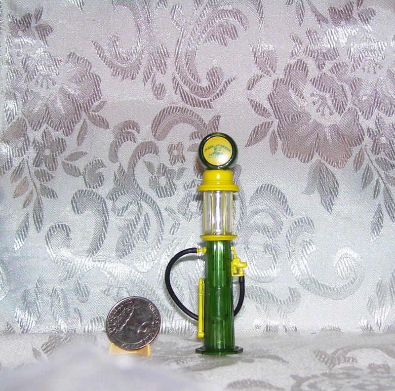 RARE JOHN DEERE MINIATURE GAS PUMP FOR TRAIN SETS 3 AND 3/4 INCHES TALL PLASTIC
