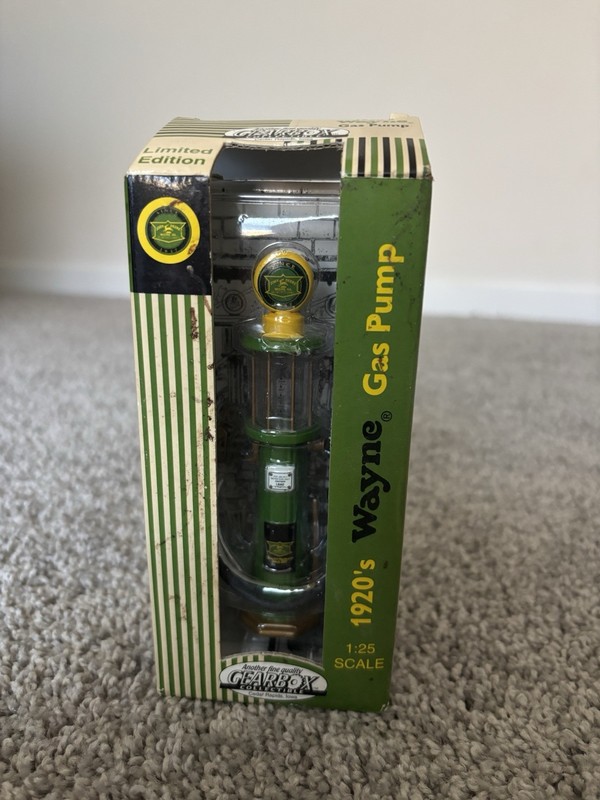 Gearbox John Deere Wayne 1920 Gas Pump Replica Mechanical Coin Bank