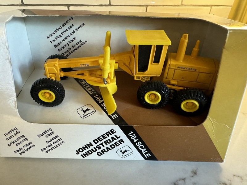 John Deere 1/64 Scale Industrial Grader NEW