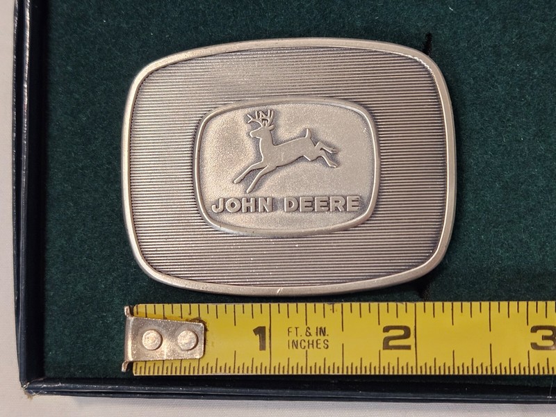 JOHN DEERE 1986 HISTORICAL TRADEMARK 1956 SILVER TONE BELT BUCKLE NIB gallery