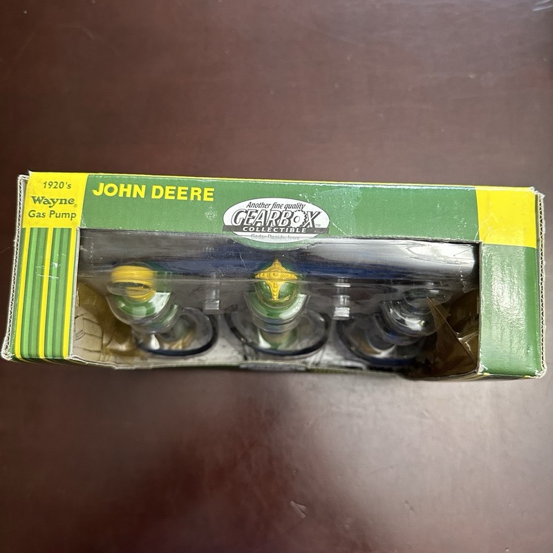 Vintage Gearbox Collectible John Deere 1920's Wayne Gas Pumps 1/25 Scale #07265 gallery
