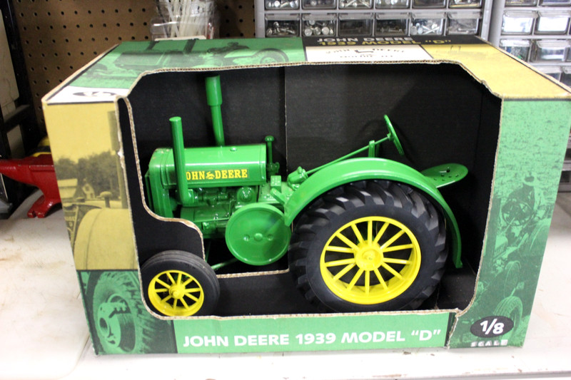 John Deere Original 1939 Model D 1/8 Scale Diecast Tractor in Factory Box – NEW
