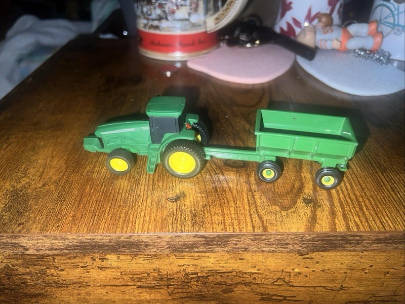 ERTL VTG John Deere 7410 Row Crop Tractor & Trailer Plastic & Diecast Metal 1:64