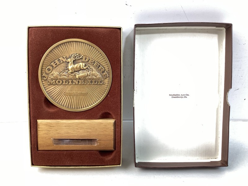 1984 JOHN DEERE MOLINE 3″ Bronze MEDALLION CALENDAR w/ STAND & BOX