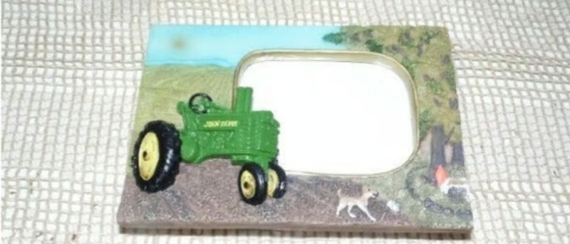 JOHN DEERE RESIN HANDPAINTED FARM TRACTOR COUNTRY SCENE PHOTO FRAME NEW IN BOX