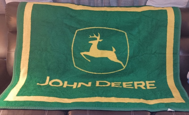 John Deere Blanket Biederlack 55” X 48” USA Farm Tractor Deer Soft Throw Fleece