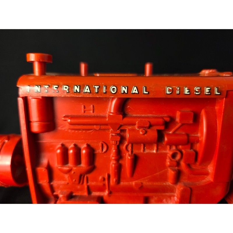 IH International Harvester UD24 Power Unit Cigarette Dispenser Red Plastic gallery